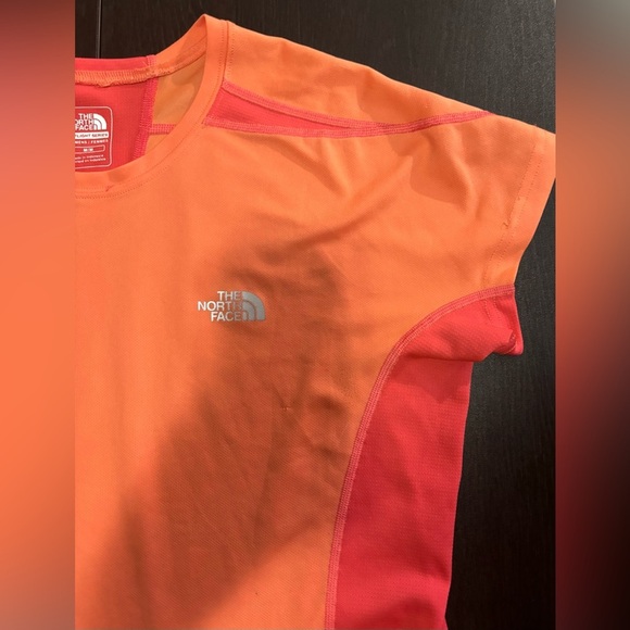 The North Face “the flight series” lightweight breathable Tee SZ  Medium - Picture 2 of 6